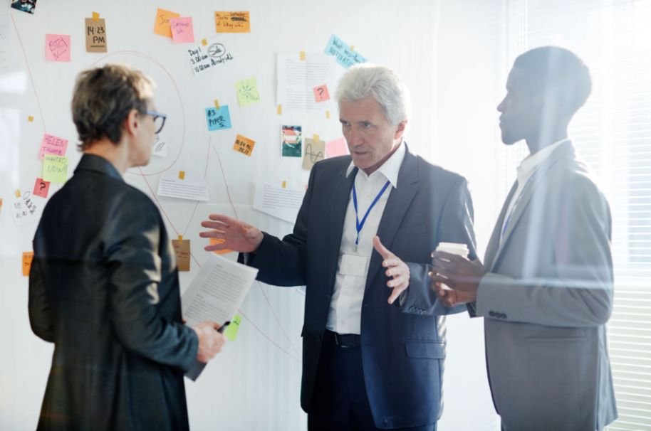 What Should Managers Do When Stakeholders Give Conflicting Instructions