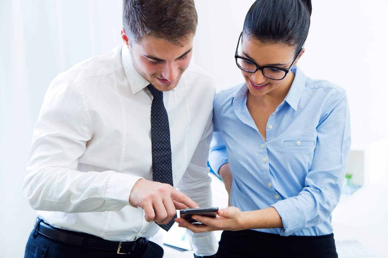 What Features Should US Businesses Look For?