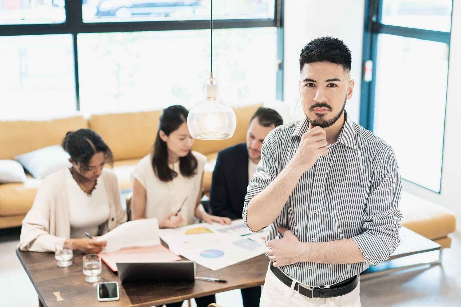How to Set Clear Expectations for Employees Without Micromanaging