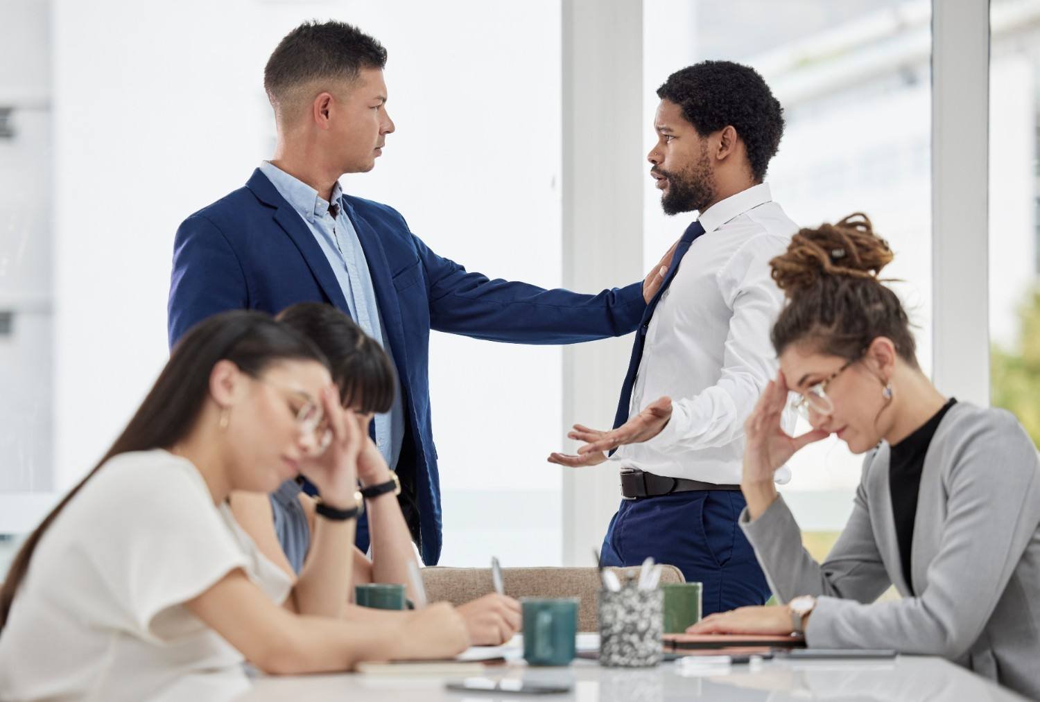 How to Manage Employees Without Micromanaging: 9 Easy Tips